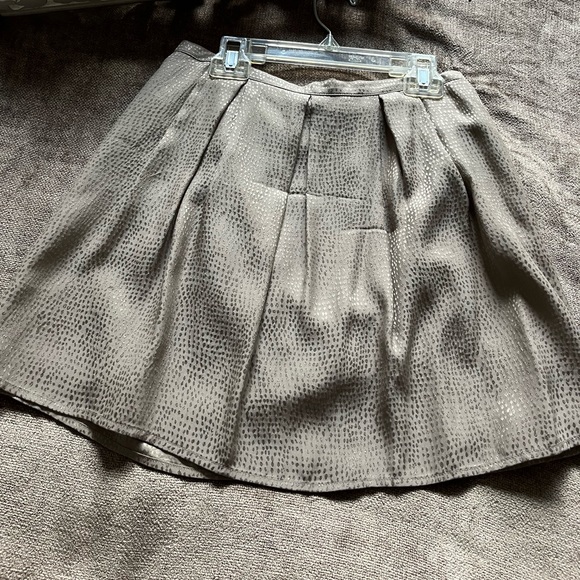 Broadway & Broome (Madewell) Grayish Pleated Mini Skirt -Size 2 - Picture 1 of 4